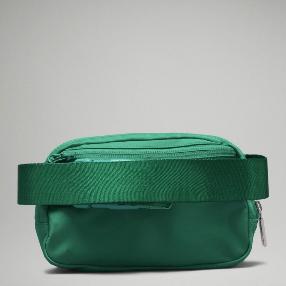 Lululemon Everywhere Belt Bag 1L- Emerald Ice - Picture 7 of 8